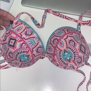 Cute bikini top!